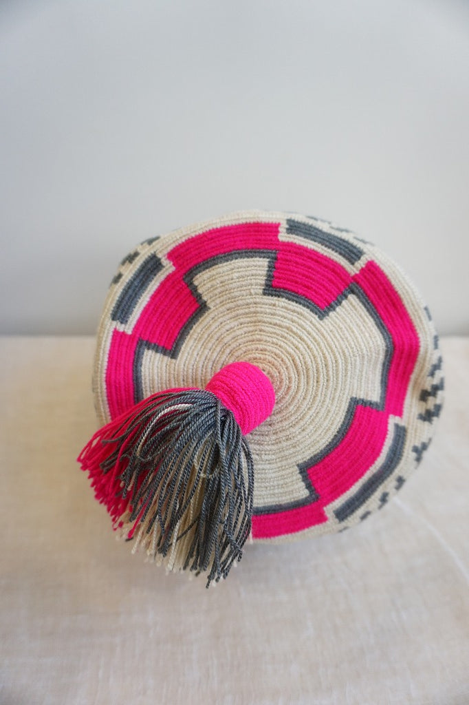 再入荷　Wayuu Bags Japan(ワユーバッグスジャパン）ワユーバッグ　巾着タイプSサイズ　カラーピンク×グレー×エクリュ　