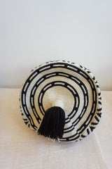 再入荷　Wayuu Bags Japan(ワユーバッグスジャパン）ワユーバッグ　巾着タイプMサイズ　カラーブラック×エクリュ