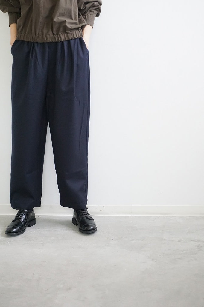 maison de soil(メゾンドソイル)　WORSTED SERGE 2TUCK TAPERD EASY PANTS