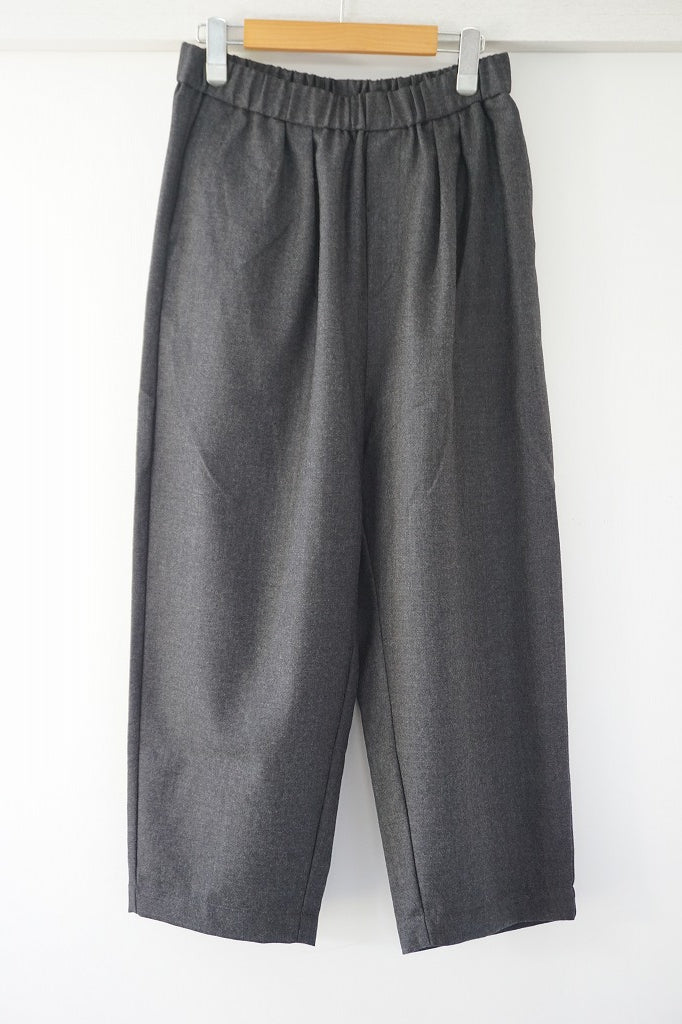 maison de soil(メゾンドソイル)　WORSTED SERGE 2TUCK TAPERD EASY PANTS