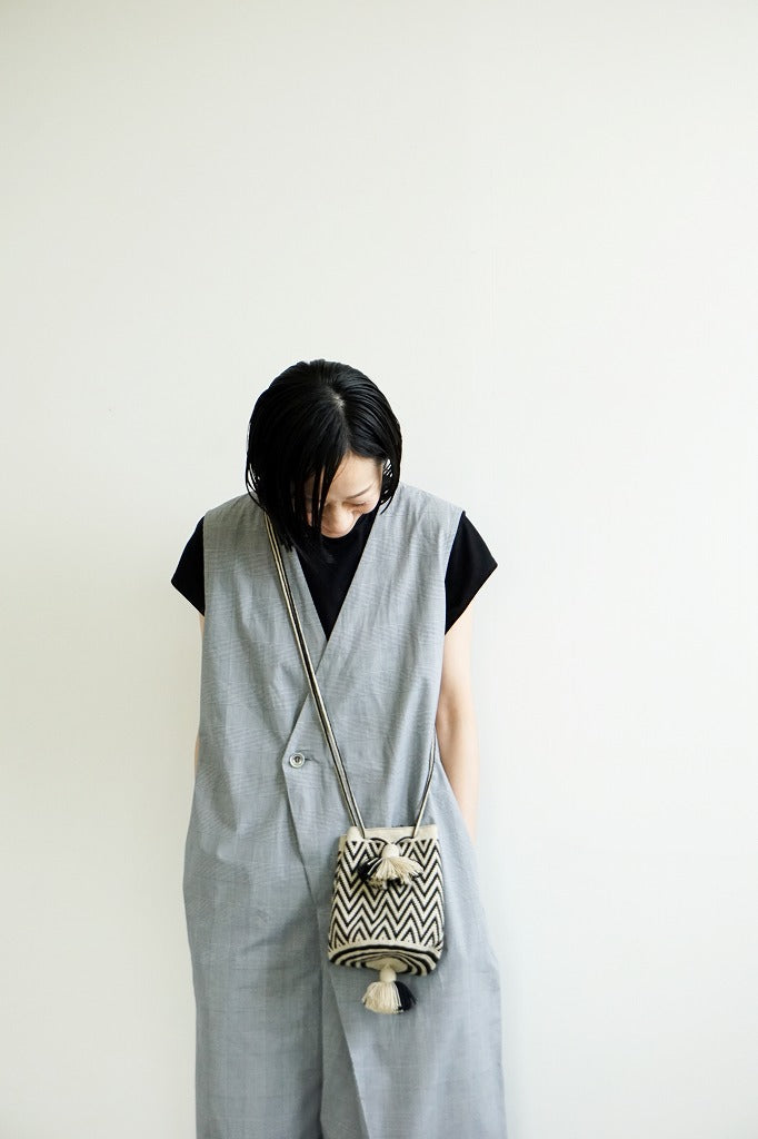 Wayuu Bags Japan(ワユーバッグスジャパン）ワユーバッグ　巾着タイプSサイズ　カラーブラック×エクリュ  次回再入荷予定8月上旬