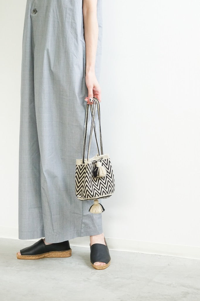 Wayuu Bags Japan(ワユーバッグスジャパン）ワユーバッグ　巾着タイプSサイズ　カラーブラック×エクリュ  次回再入荷予定8月上旬