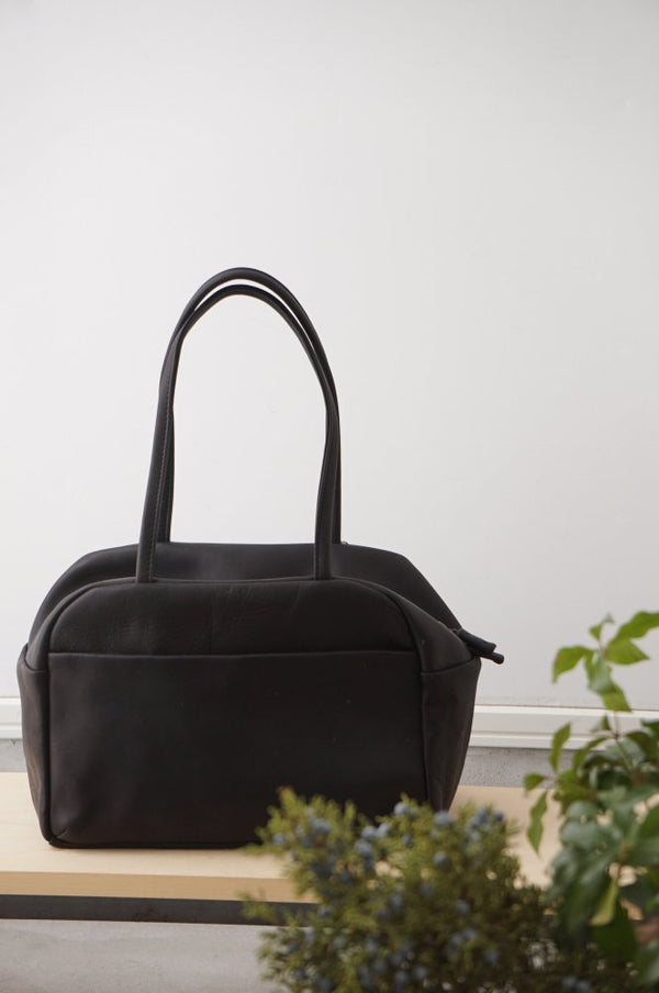 再入荷 a (アー) ボストンバッグ M ブラック – SACHET.